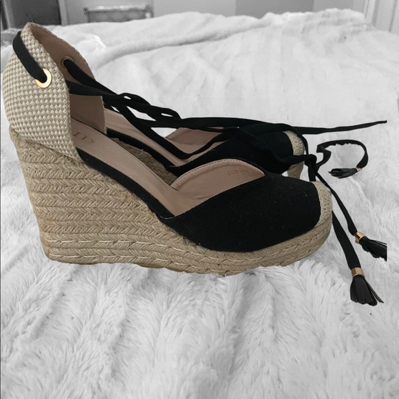 BRAND NEW NEVER WORN ESPADRILLES - Picture 1 of 3